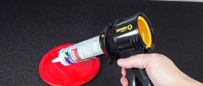 The most compact caulk gun without a rod