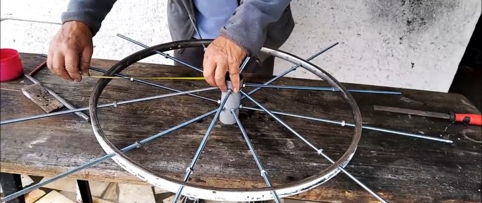 Lavhastighetshjul fra en sykkelfelg for en vindpumpe eller vindgenerator