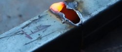 De eenvoudigste manier om dun staal te lassen zonder door te branden