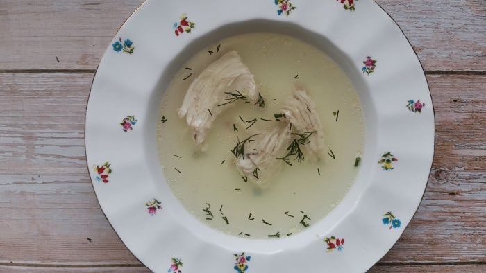 Anti-Covid Chicken Broth with Ginger and Garlic