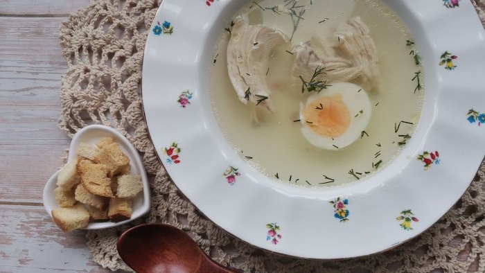 Anti-Covid Chicken Broth with Ginger and Garlic