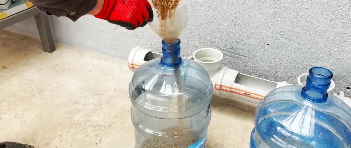 Pangmatagalang poultry feeder na gawa sa PVC pipe