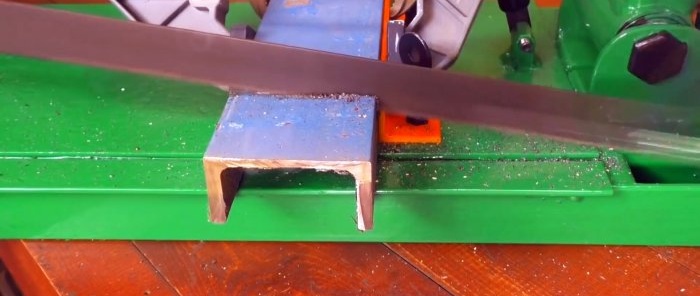Ferăstrău electromecanic DIY bazat pe un butuc de mașină