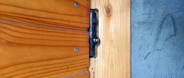 Kaip modifikuoti durų vyrį ir paversti jį gravitaciniu durų pritraukikliu