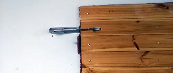 Како модификовати шарку врата и претворити је у гравитациони затварач врата