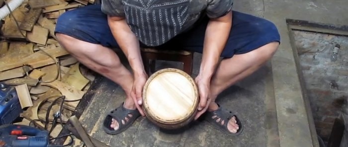 How to make a barrel from an old log