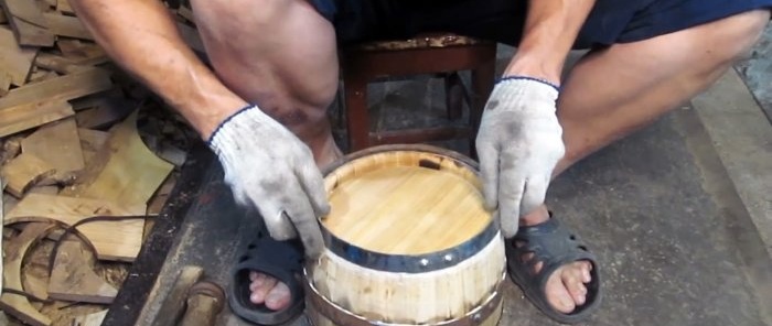 Comment fabriquer un tonneau à partir d'une vieille bûche