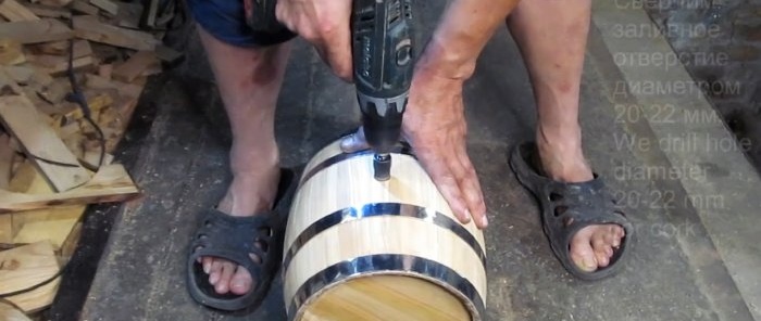 How to make a barrel from an old log