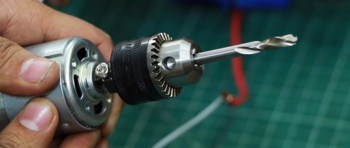 Cách gắn mâm cặp máy khoan vào trục động cơ điện mỏng bằng bu lông