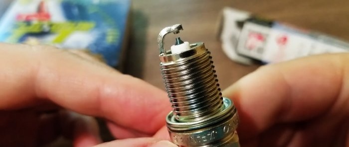 How to distinguish an original platinum or iridium spark plug from a fake using a magnet