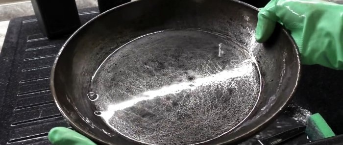 How to clean old frying pans from old carbon deposits using cheap products and make them non-stick