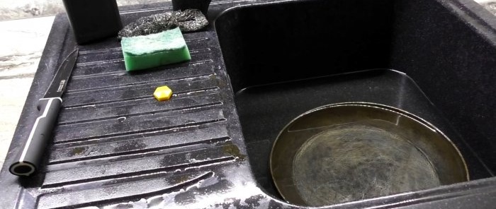 Πώς να καθαρίσετε παλιά τηγάνια από παλιές αποθέσεις άνθρακα χρησιμοποιώντας φθηνά προϊόντα και να τα κάνετε αντικολλητικά