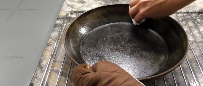 How to clean old frying pans from old carbon deposits using cheap products and make them non-stick