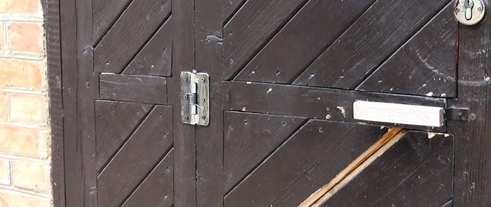 Cum să faci o balama de ușă cu un închidere