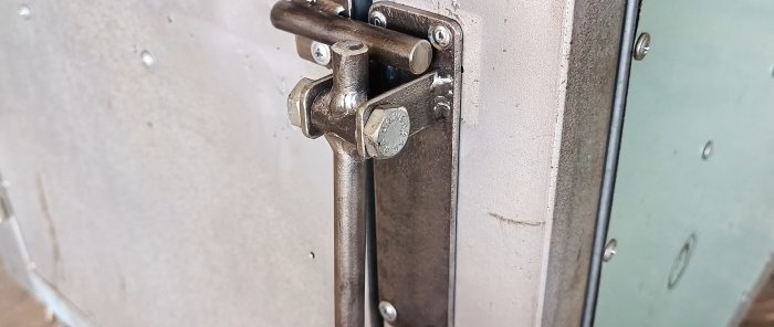 Sådan laver du en simpel selvlukkende lås til bryggersdøre eller porte