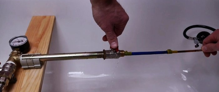 Cómo hacer un tapón neumático para tapar temporalmente una tubería y trabajar bajo presión.