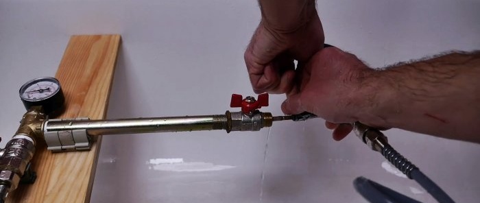 Hur man gör en pneumatisk plugg för att tillfälligt plugga ett rör och arbeta under tryck