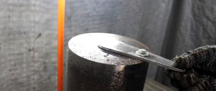 How to make a simple stove from a pipe with a one-time filling and adjustable flame