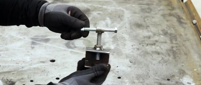 Cara membuat lengan ketiga untuk kerja pemasangan dan kimpalan daripada bahan sekerap