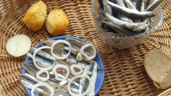 Com adobar deliciosament el peix Hamsa salat i picant