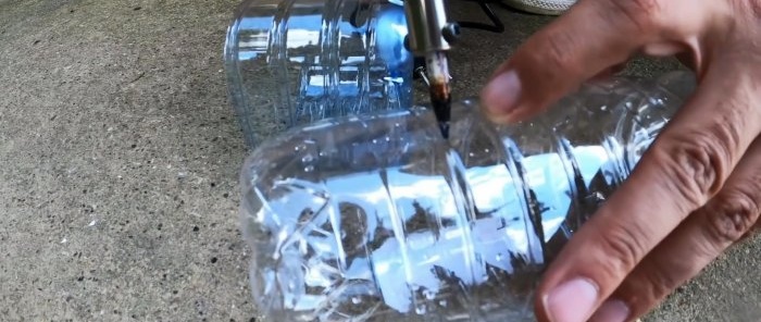 Sistema de reg per degoteig a partir d'ampolles de PET: estalviarà aigua i augmentarà el rendiment