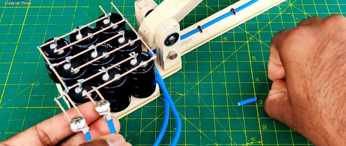 Η απλούστερη μηχανή για σημειακή συγκόλληση σε πυκνωτές με τα χέρια σας