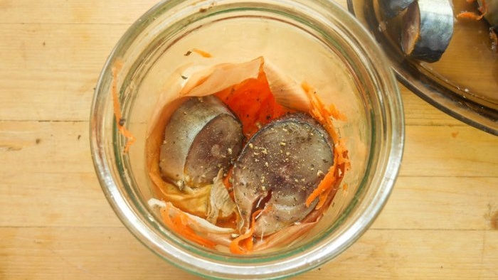 Скумрия в буркан със зеленчуци в микровълнова само за 15 минути