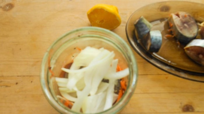 Makrele im Glas mit Gemüse in der Mikrowelle in nur 15 Minuten