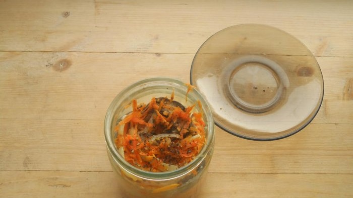Mackerel in a jar with vegetables in the microwave in just 15 minutes