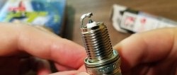 How to distinguish an original platinum or iridium spark plug from a fake without leaving the store