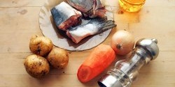 Súp cá hồi hồng - một công thức rất nhanh chóng và dễ dàng để có món súp ngon