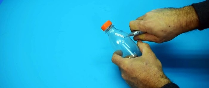 2 опције како да поправите пластични носач на дршци метле или четке
