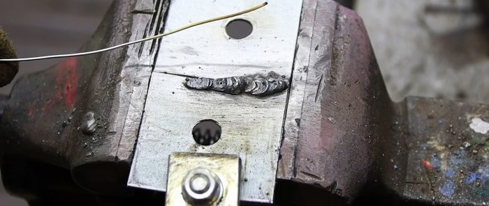 3 cara mengimpal logam dengan rod grafit daripada bateri AA