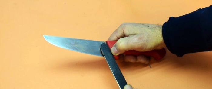 4 måder at slibe en kniv, hvis du ikke har en slibemaskine eller hvæsesten