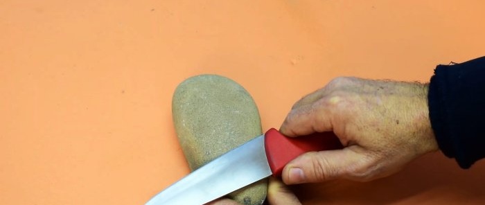 4 spôsoby, ako nabrúsiť nôž, ak nemáte brúsku alebo brúsny kameň