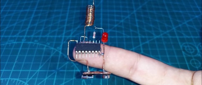 Détecteur de câblage caché élémentaire sur un microcircuit