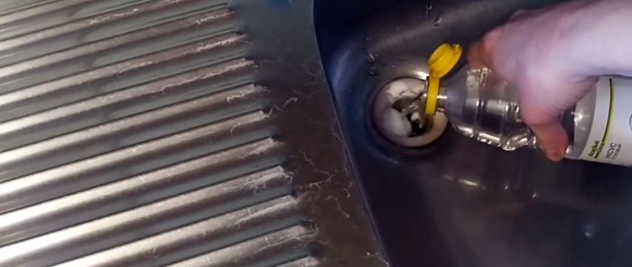 Comment et avec quoi nettoyer rapidement les taches de la vaisselle en acier inoxydable