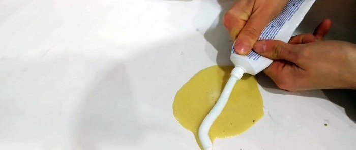 Πώς να πλύνετε ένα πλαστικό περβάζι παραθύρου από κίτρινους λεκέδες κόλλας και άλλους ρύπους