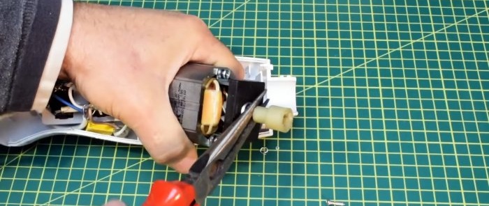 Cómo convertir una licuadora vieja en un mini taladro Dremel