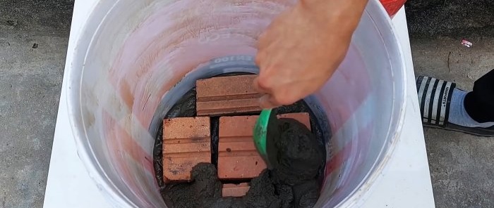 Kako napraviti peć bez dima koristeći cement i nekoliko plastičnih kanti