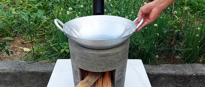 Kā izveidot bezdūmu krāsni, izmantojot cementu un pāris plastmasas spaiņus