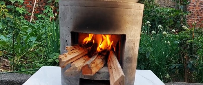 Come realizzare una stufa senza fumo utilizzando cemento e un paio di secchi di plastica