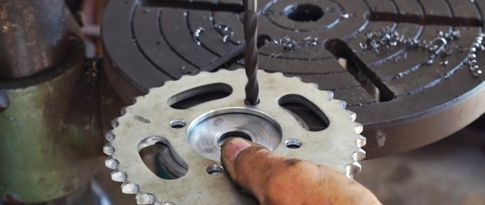 Paano gumawa ng jack mula sa isang motorbike chain grinder gearbox at sprockets