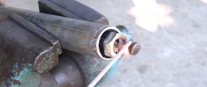 Kā izgatavot domkratu no motocikla ķēdes slīpmašīnas pārnesumkārbas un zobratiem