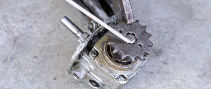 Comment fabriquer un cric à partir d'une boîte de vitesses et de pignons de meuleuse de chaîne de moto