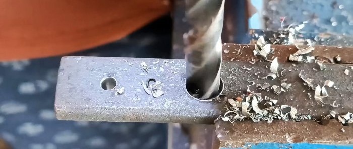 Wie man einen Türgriff mit Zugriegel herstellt