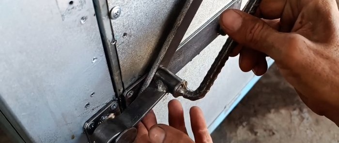 Kaip pasidaryti durų rankeną su traukiamuoju skląsčiu