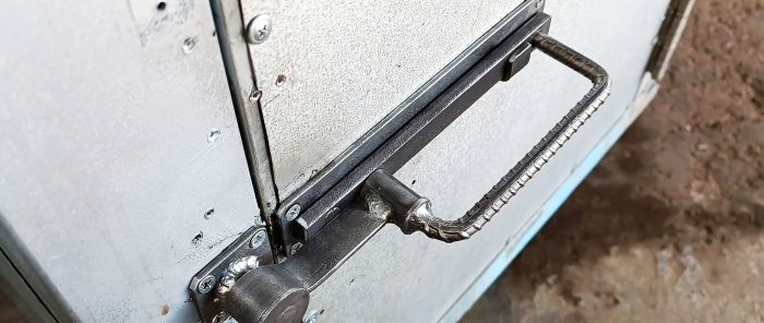 Hur man gör ett dörrhandtag med en dragspärr