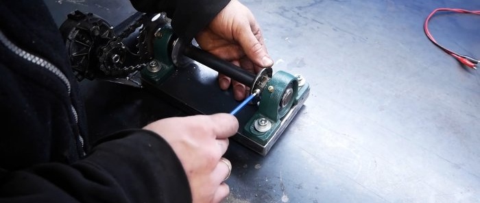 Hogyan készítsünk csörlőt az autó ablaktörlő hajtóműves motorja alapján