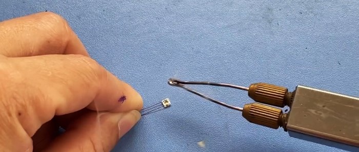 Ako vyrobiť LED hodinky s bezdrôtovým podsvietením ručičiek a ciferníka